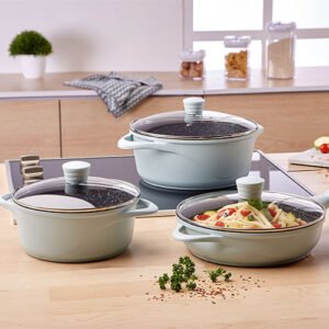 BATERIA DE CACEROLAS Y ARROCERA EN AZUL Y NEGRO CON TAPA